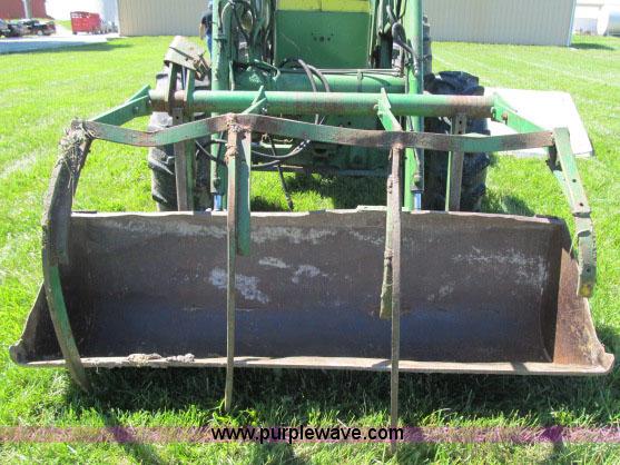 image for item D3987 John Deere 2940 MFWD tractor