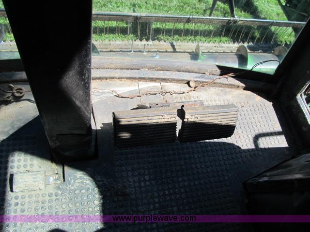 image for item F4903 1981 John Deere 6620 Turbo RWA combine