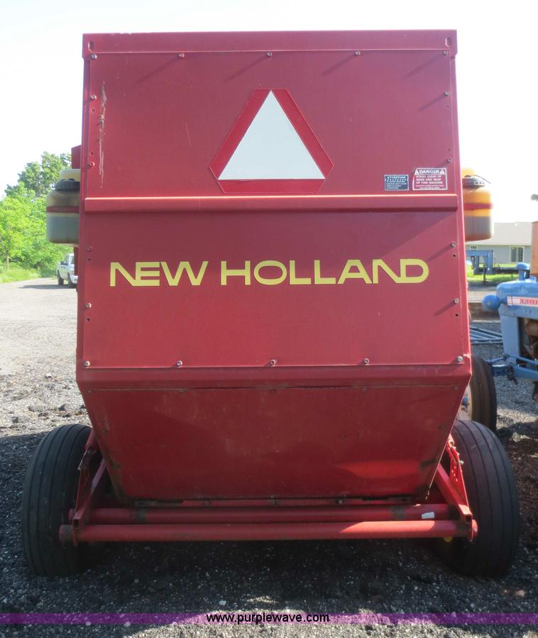 image for item F6983 1989 New Holland 848 round baler