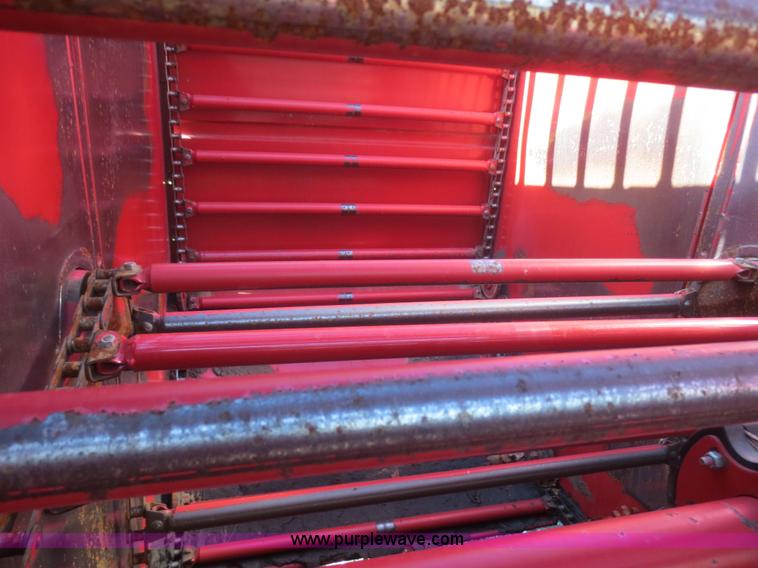 image for item F6983 1989 New Holland 848 round baler