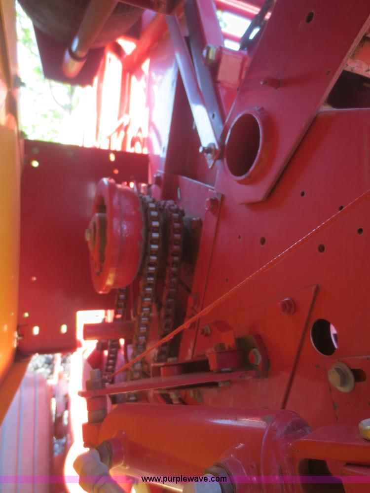 image for item F6983 1989 New Holland 848 round baler