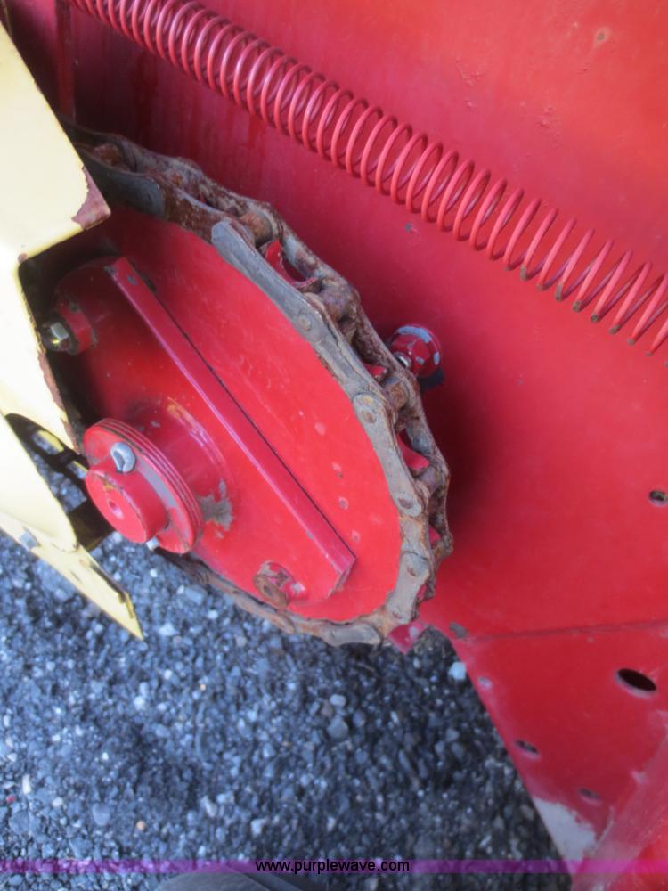 image for item F6983 1989 New Holland 848 round baler