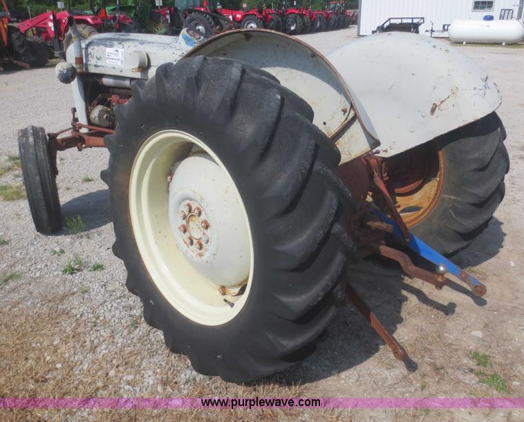 image for item F6984 Ford 600 tractor