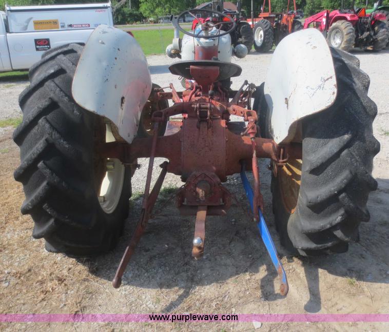 image for item F6984 Ford 600 tractor