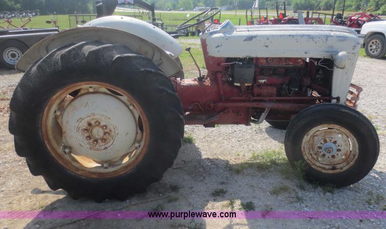 image for item F6984 Ford 600 tractor