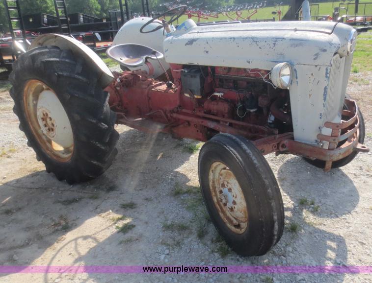 image for item F6984 Ford 600 tractor