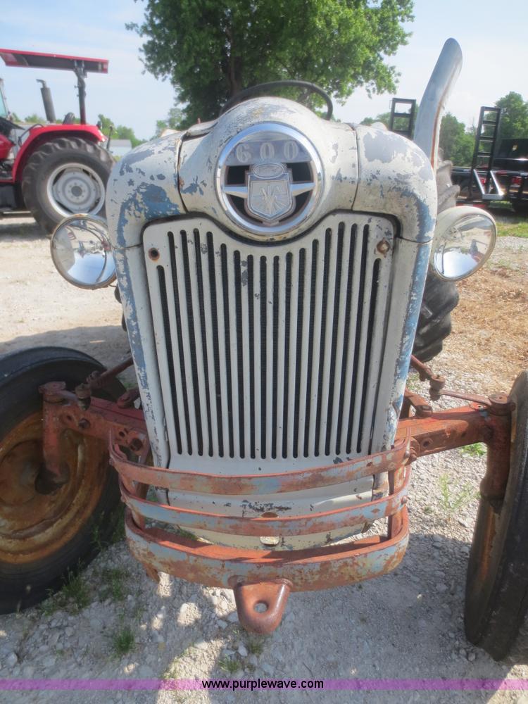 image for item F6984 Ford 600 tractor