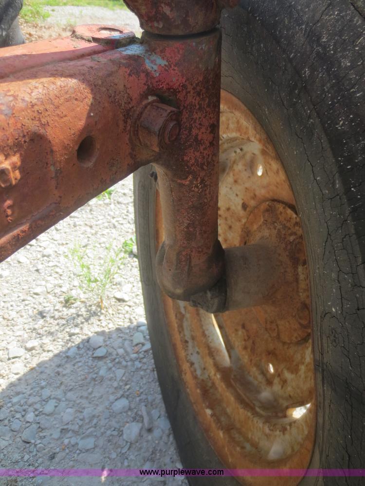 image for item F6984 Ford 600 tractor