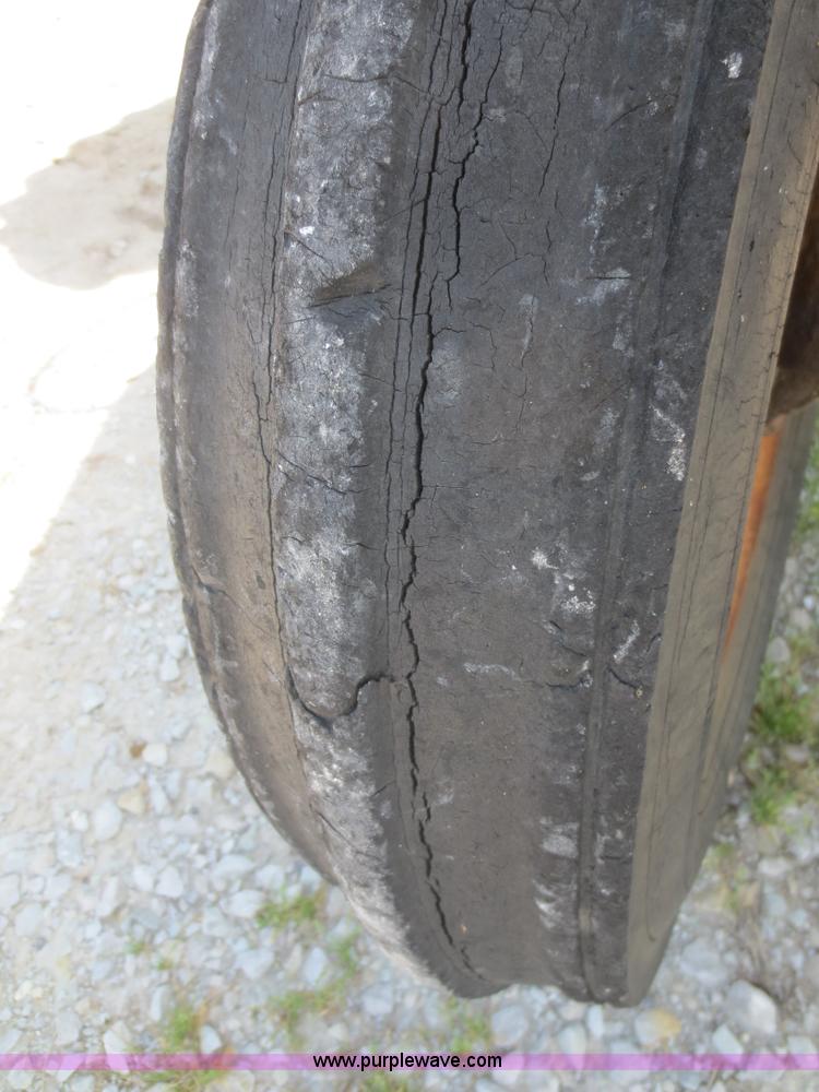 image for item F6984 Ford 600 tractor