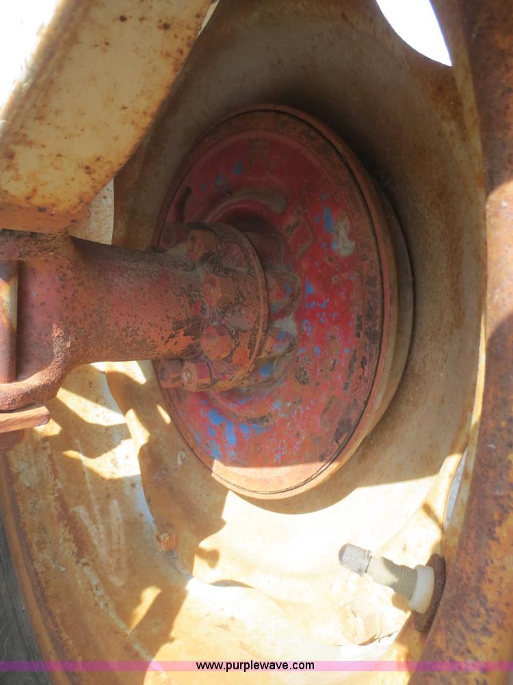 image for item F6984 Ford 600 tractor