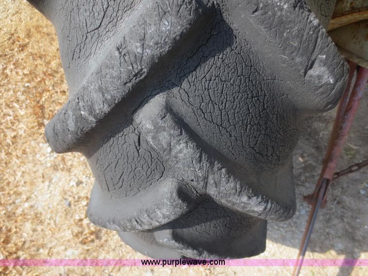 image for item F6984 Ford 600 tractor