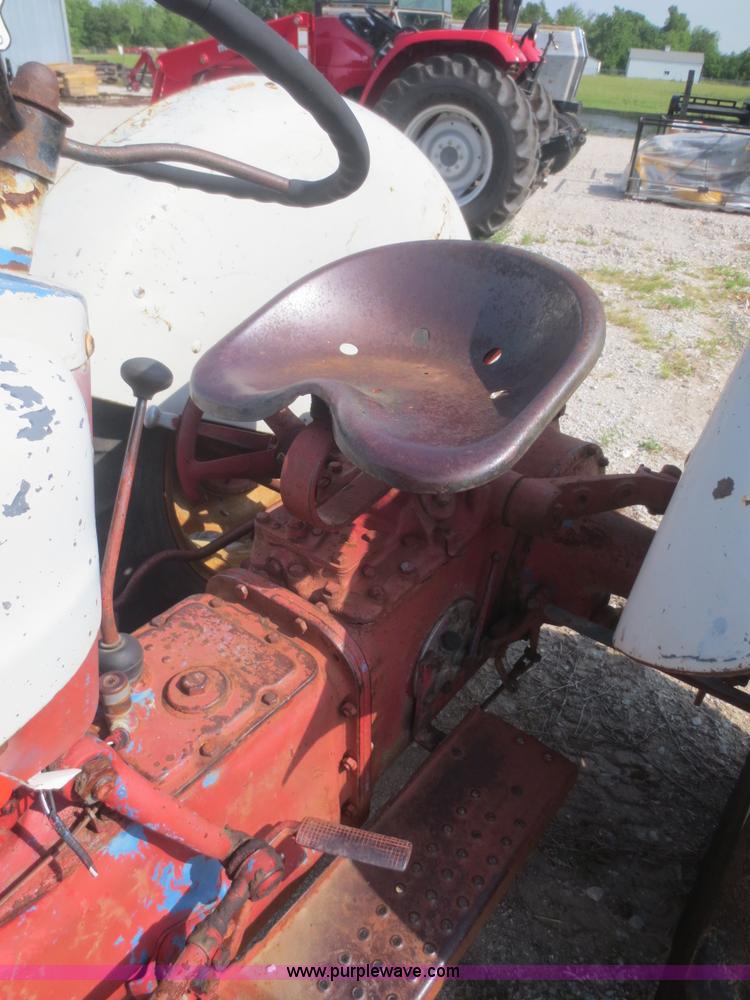 image for item F6984 Ford 600 tractor