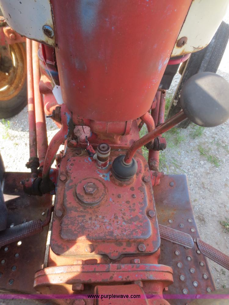 image for item F6984 Ford 600 tractor