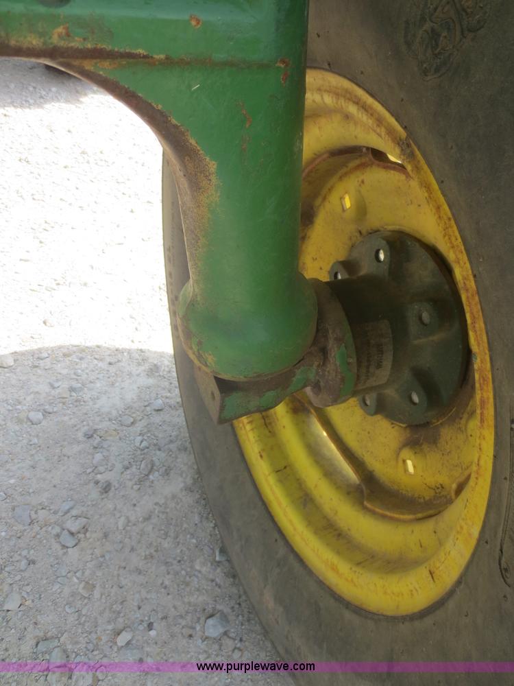 image for item F6985 1983 John Deere 2950 tractor