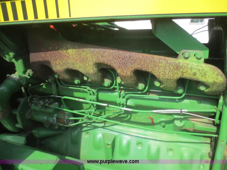 image for item F6985 1983 John Deere 2950 tractor