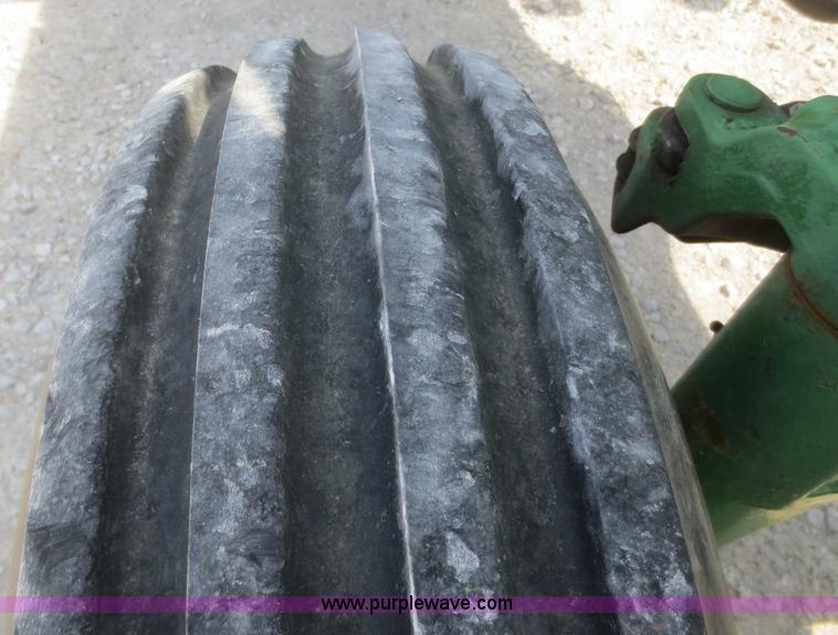 image for item F6985 1983 John Deere 2950 tractor