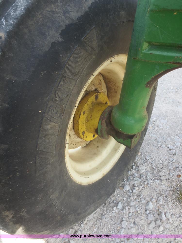 image for item F6985 1983 John Deere 2950 tractor