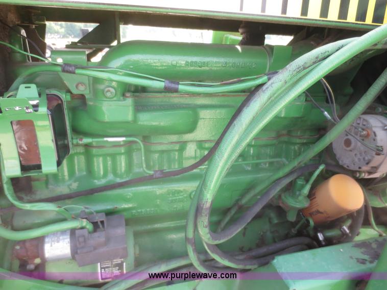 image for item F6985 1983 John Deere 2950 tractor