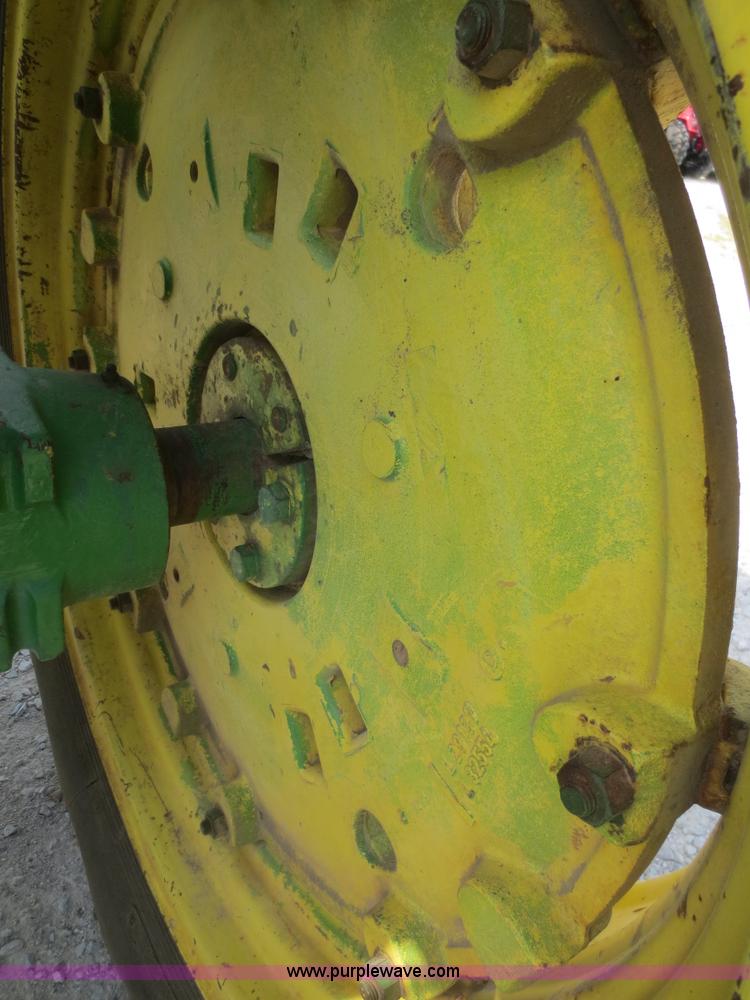 image for item F6985 1983 John Deere 2950 tractor