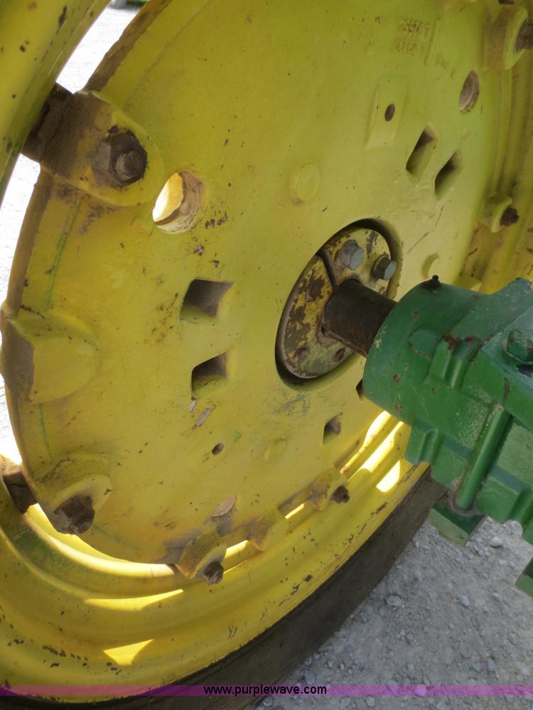 image for item F6985 1983 John Deere 2950 tractor