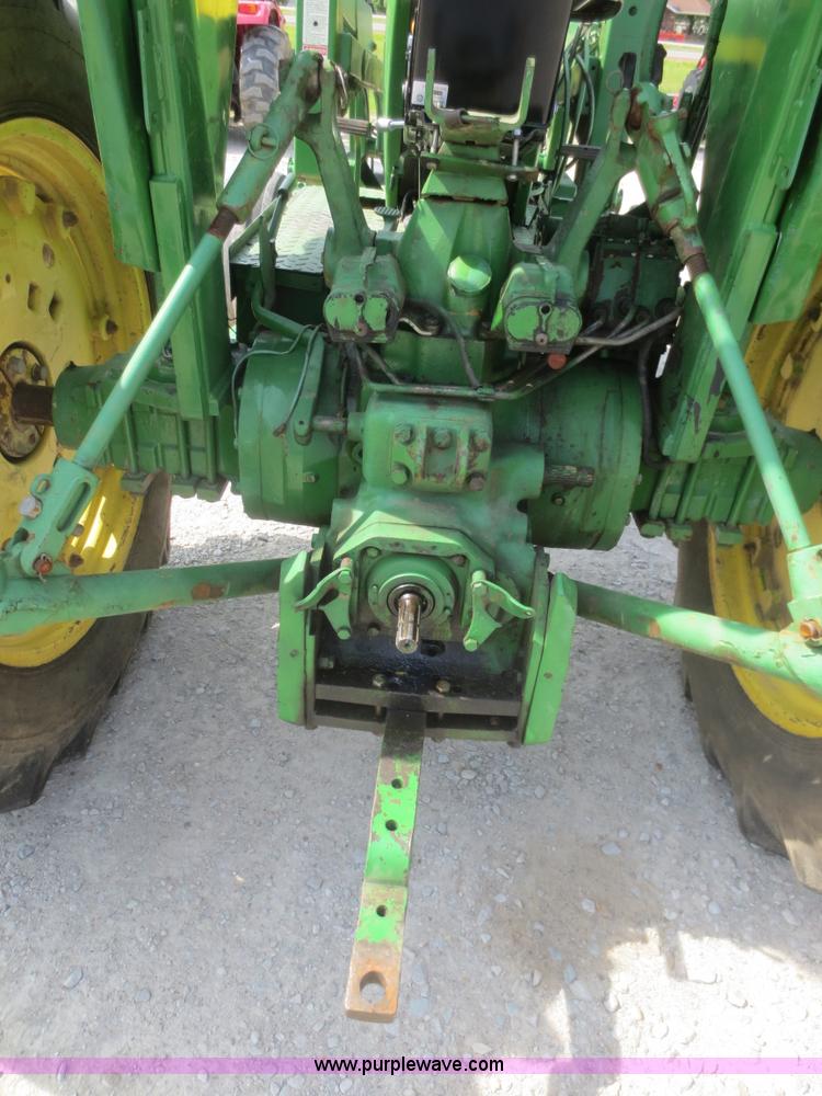 image for item F6985 1983 John Deere 2950 tractor