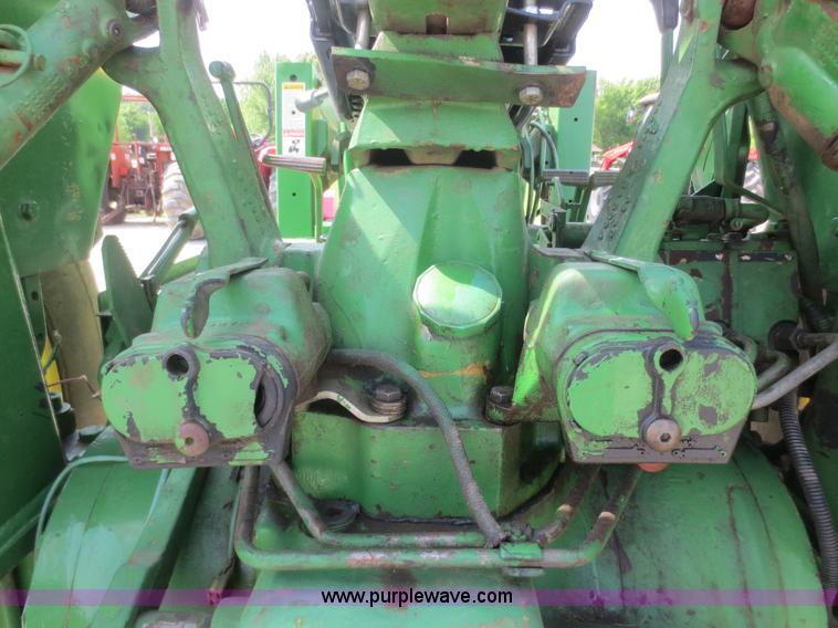 image for item F6985 1983 John Deere 2950 tractor