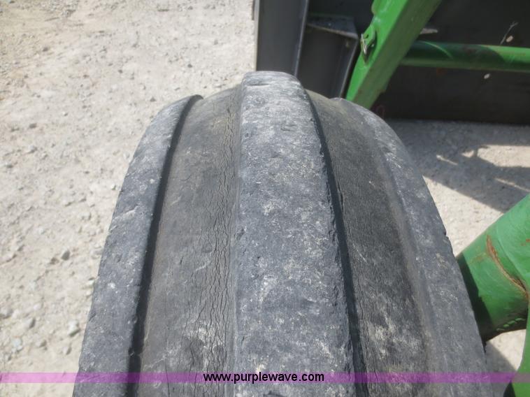 image for item F6985 1983 John Deere 2950 tractor