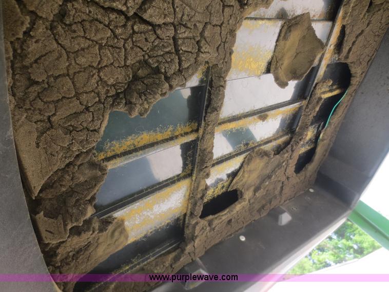 image for item F6985 1983 John Deere 2950 tractor