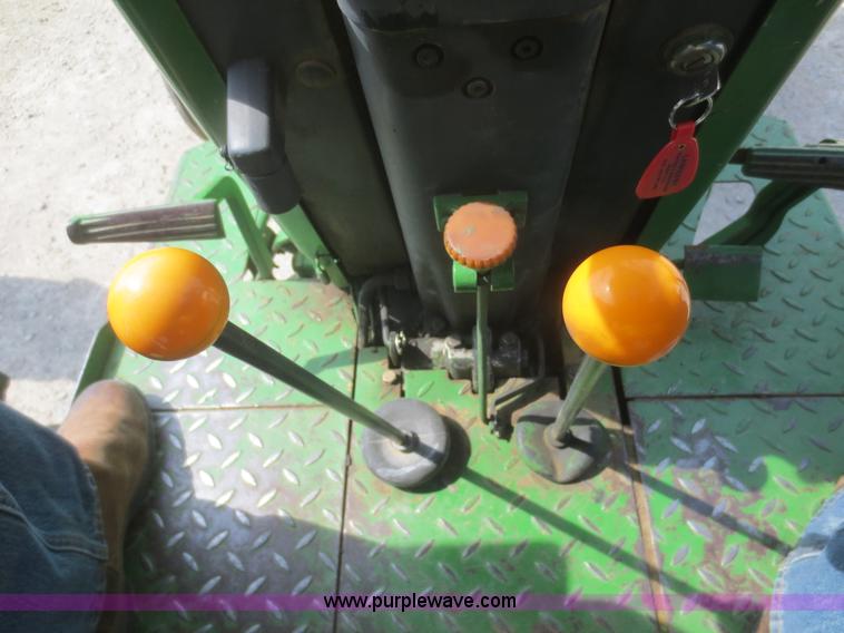 image for item F6985 1983 John Deere 2950 tractor