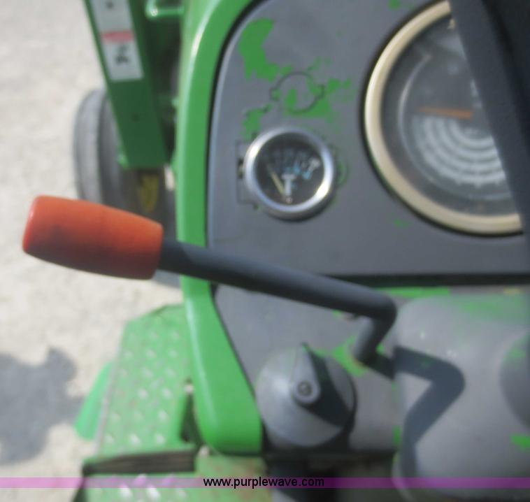 image for item F6985 1983 John Deere 2950 tractor