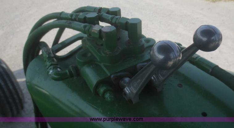 image for item F6985 1983 John Deere 2950 tractor