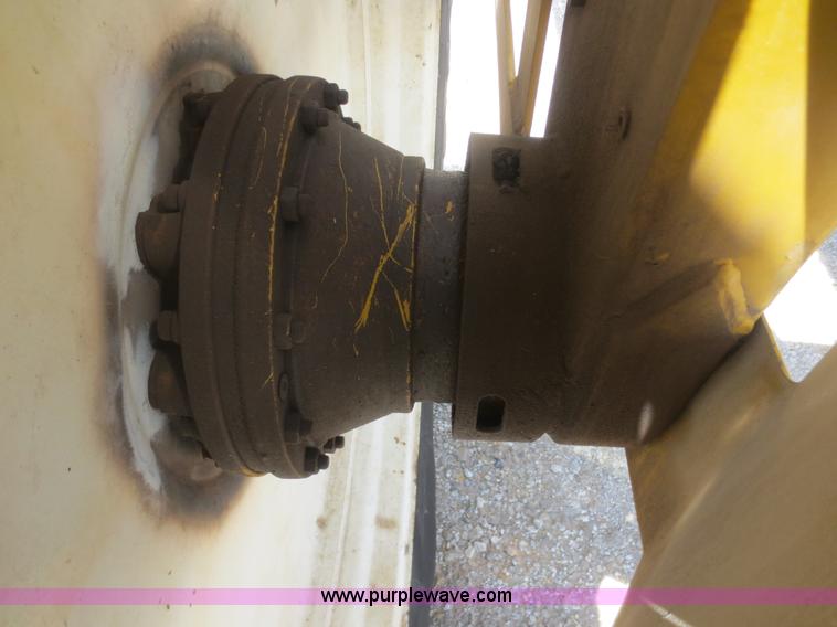 image for item F6998 1993 Ag-Chem RoGator 854 self-propelled sprayer