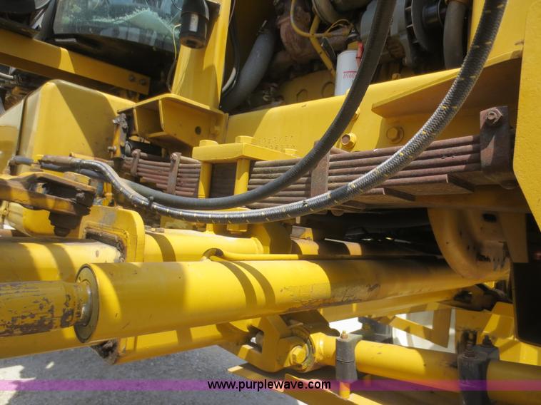 image for item F6998 1993 Ag-Chem RoGator 854 self-propelled sprayer