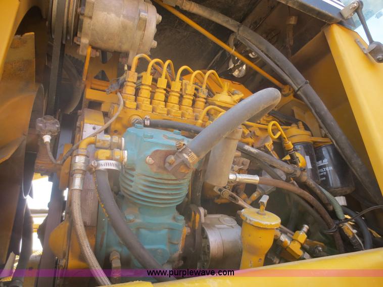 image for item F6998 1993 Ag-Chem RoGator 854 self-propelled sprayer