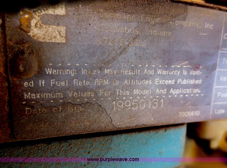 image for item F6998 1993 Ag-Chem RoGator 854 self-propelled sprayer