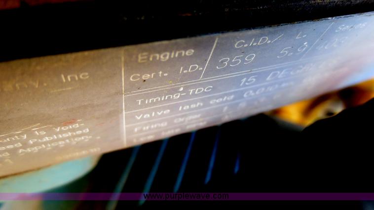 image for item F6998 1993 Ag-Chem RoGator 854 self-propelled sprayer