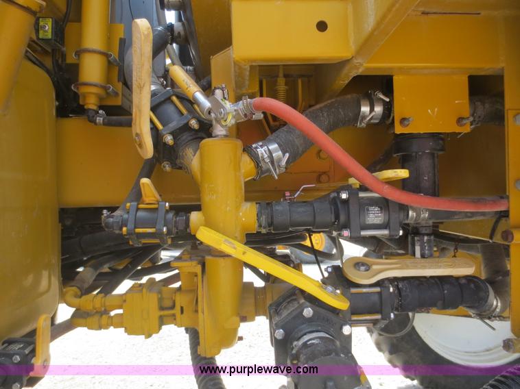 image for item F6998 1993 Ag-Chem RoGator 854 self-propelled sprayer