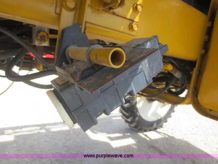 image for item F6998 1993 Ag-Chem RoGator 854 self-propelled sprayer