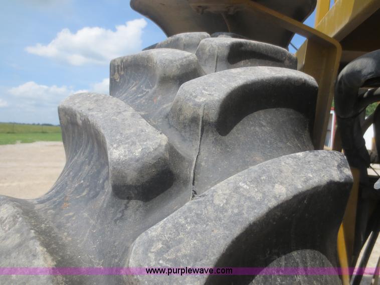 image for item F6998 1993 Ag-Chem RoGator 854 self-propelled sprayer