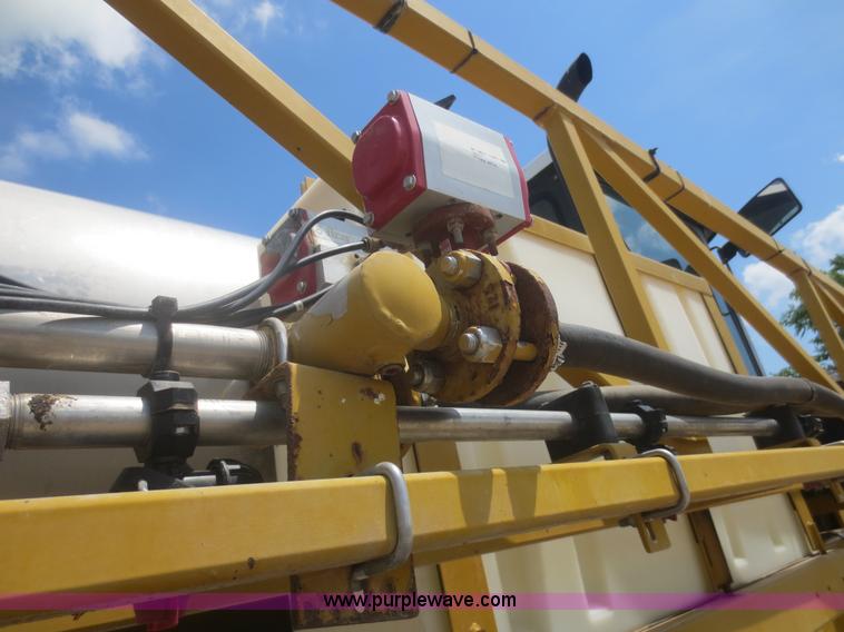 image for item F6998 1993 Ag-Chem RoGator 854 self-propelled sprayer