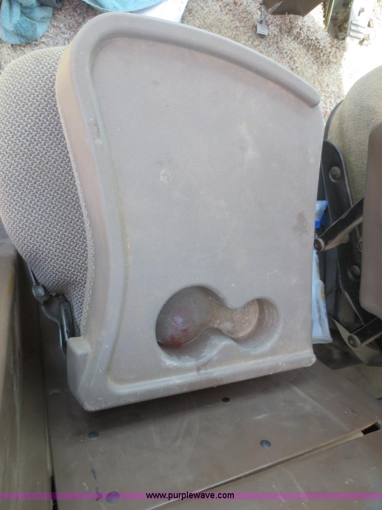 image for item F6998 1993 Ag-Chem RoGator 854 self-propelled sprayer