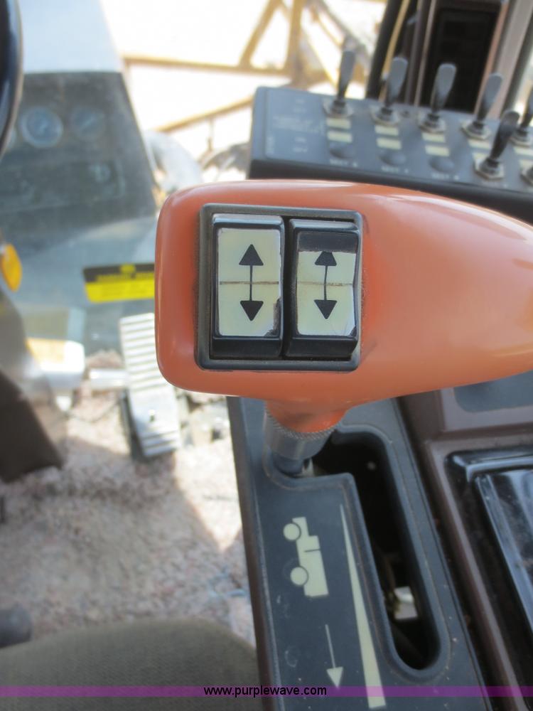 image for item F6998 1993 Ag-Chem RoGator 854 self-propelled sprayer