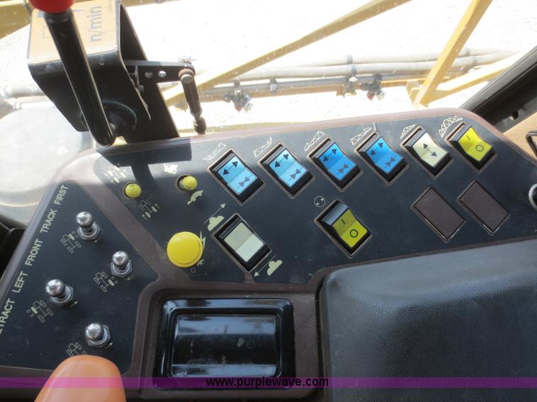 image for item F6998 1993 Ag-Chem RoGator 854 self-propelled sprayer