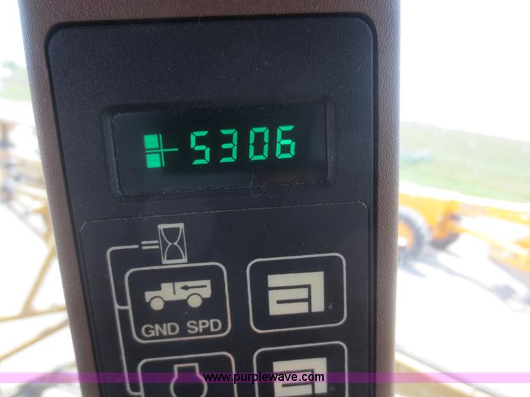 image for item F6998 1993 Ag-Chem RoGator 854 self-propelled sprayer