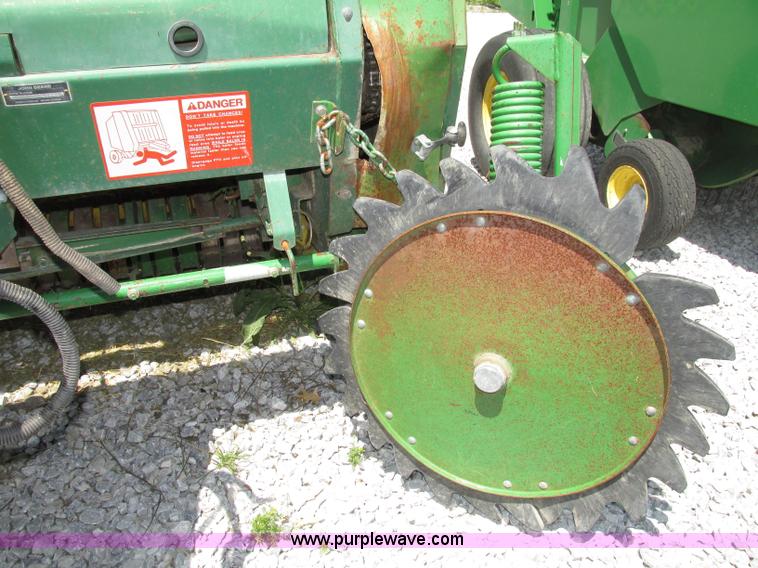 image for item F7395 1988 John Deere 530 round baler