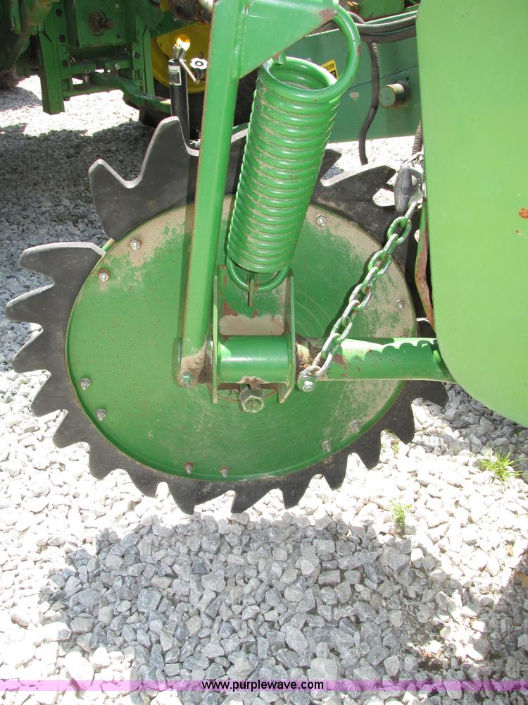 image for item F7395 1988 John Deere 530 round baler