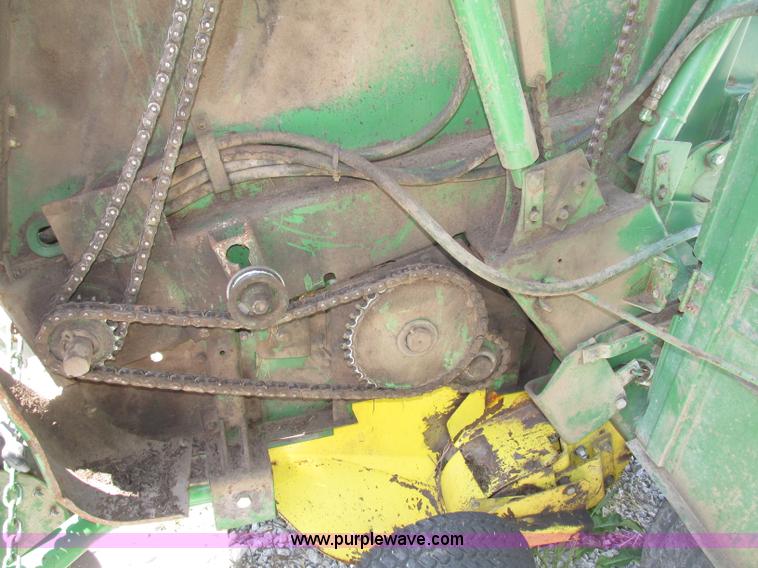 image for item F7395 1988 John Deere 530 round baler
