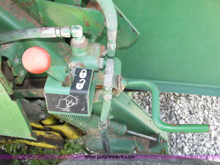 image for item F7395 1988 John Deere 530 round baler
