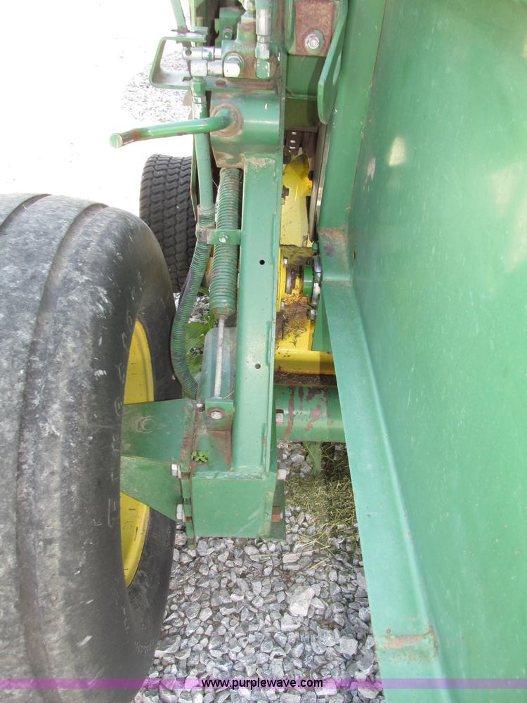 image for item F7395 1988 John Deere 530 round baler