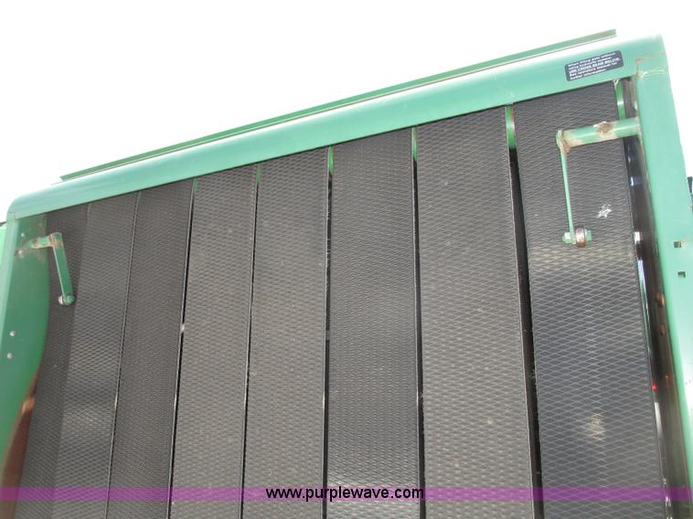 image for item F7395 1988 John Deere 530 round baler